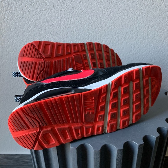 $65🔥Nike black & pink shoes 7Y or 40 - Picture 5 of 6